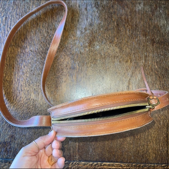 Madewell Circle Crossbody Purse - Picture 5 of 6
